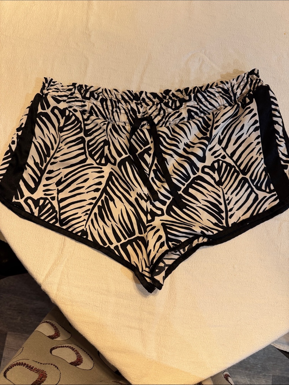 Victoria's Secret Black and White Leaf-Print Lounge Shorts